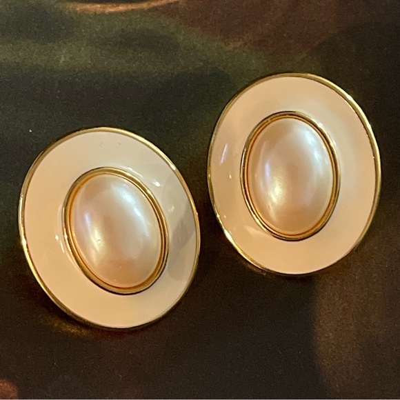 ✨Elegant Vintage Pearl Clip On Earrings - Picture 3 of 4